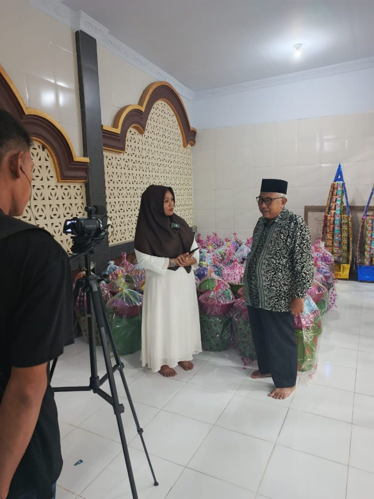 Maulid Nabi Mesjid At-Takwa,Ketua Takmirul mesjid ; Haji Suci Dengan kedermawanannya menjadi Donatur pelaksaanaan Walimah