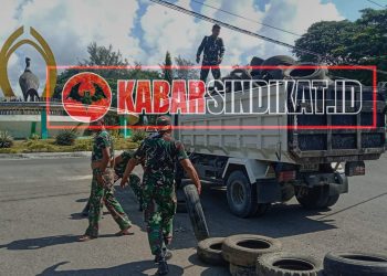 Pembersihan Area Bundaran Tugu Panua;Dandim 1313 Pohuwato Kerahkan anggota.