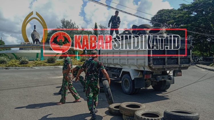 Pembersihan Area Bundaran Tugu Panua;Dandim 1313 Pohuwato Kerahkan anggota.