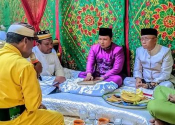 Prosesi Moloopu berlangsung Khidmat;Camat Paguat Resmi di Terima secara Adat