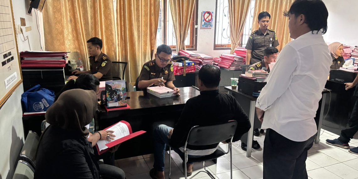 PNS DIDUGA PALSUKAN AKTA KEMATIAN, POLRES POHUWATO SERAHKAN TERSANGKA KE KEJARI