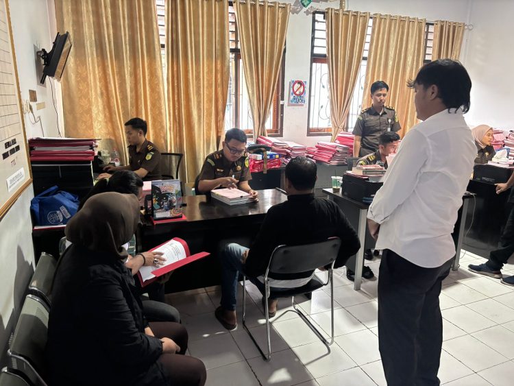 PNS DIDUGA PALSUKAN AKTA KEMATIAN, POLRES POHUWATO SERAHKAN TERSANGKA KE KEJARI