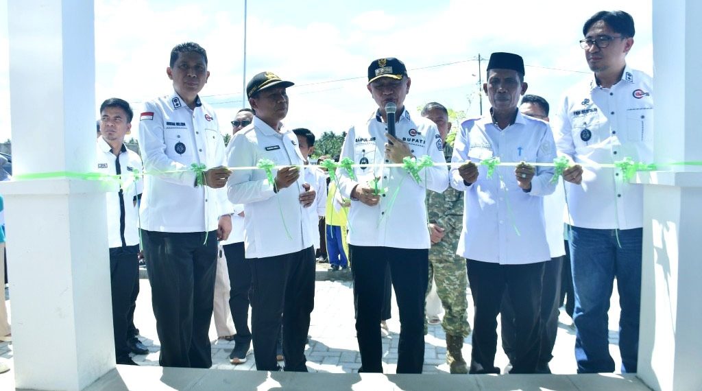 BUPATI POHUWATO RESMIKAN PUSTU DI DESA SIDOWONGE