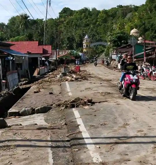 LUMPUR PEKAT TERJANG MOODULIO PASCA BANJIR MUARA BONE, BPBD BONEBOLANGO GERAK CEPAT