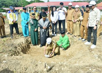 WABUP Iwan S. Adam impin Peletakan Batu Pertama Kantor Bupati Pohuwato Dengan Ritual Adat