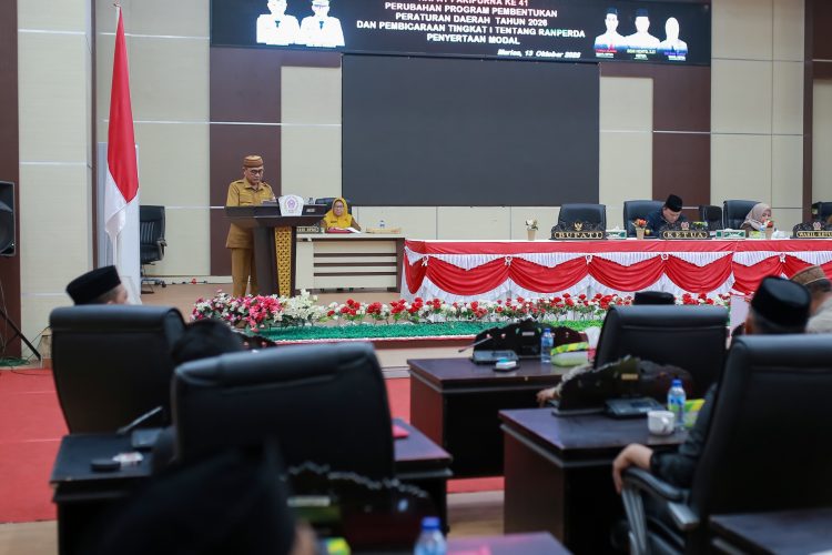 Bupati Pohuwato, Saipul A. Mbuinga, menghadiri Rapat Paripurna ke-41 DPRD Kabupaten Pohuwato dengan agenda Perubahan Program Pembentukan Peraturan Daerah (Propemperda) Tahun 2026