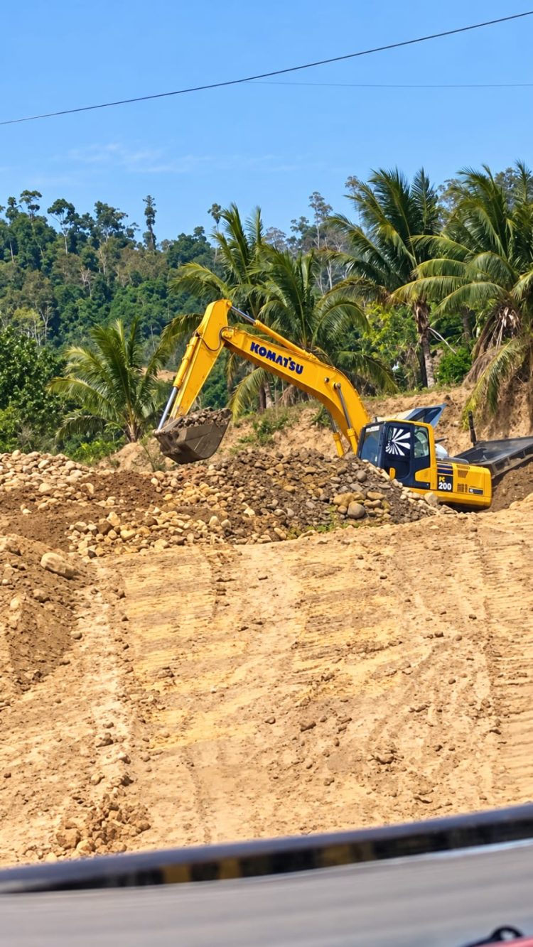 PETI di Botudulanga Buntulia Ancam Jalan Penghubung, 2 Excavator Komatsu-Hitachi Beroperasi, Diduga Ada Camp Penimbunan Solar